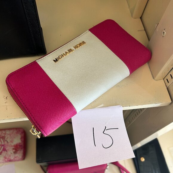 【9.28】#11-20 Preowned Value $100 Group - Picture 6 of 11